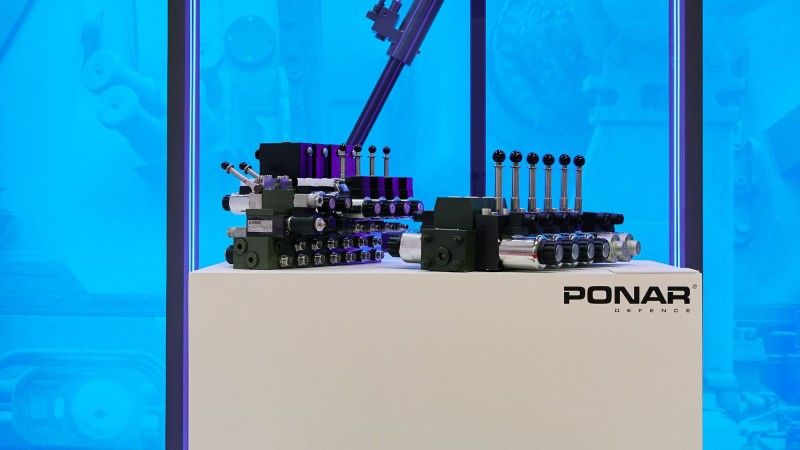 Stanowisko PONAR Wadowice S.A. podczas MSPO 2025. Małopolskie przedsiębiorstwo otrzymało od organizatora kieleckiego Salonu wyróżnienie za aranżację stoiska.