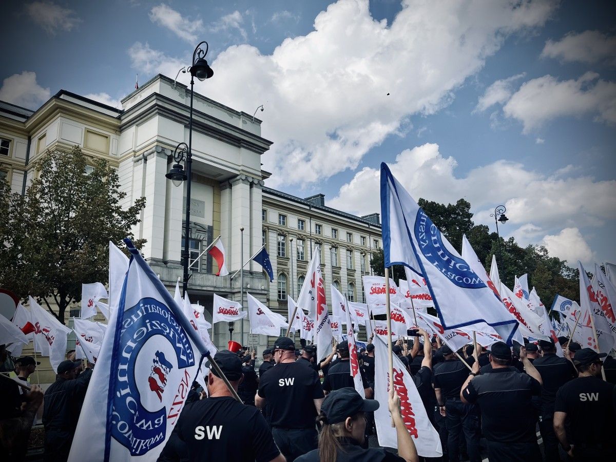 Protest w Służbie Więziennej trwa. Związki domagają się ustawy modernizacyjnej