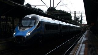 PKP Polskie Linie Kolejowe rozpoczęły eksploatację obserwowaną systemu łączności GSM-R. Urząd Transportu Kolejowego przypomina jednak o kwestii testów kompatybilności sprzętu.