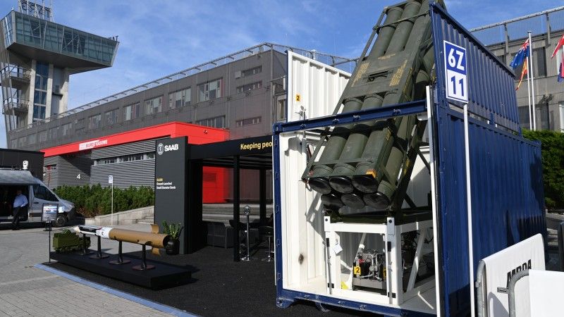 Kontenerowy system startowy dla rakiet GLSDB z otwartymi klapami dachowymi, prezentowany na MSPO 2025 w Kielcach