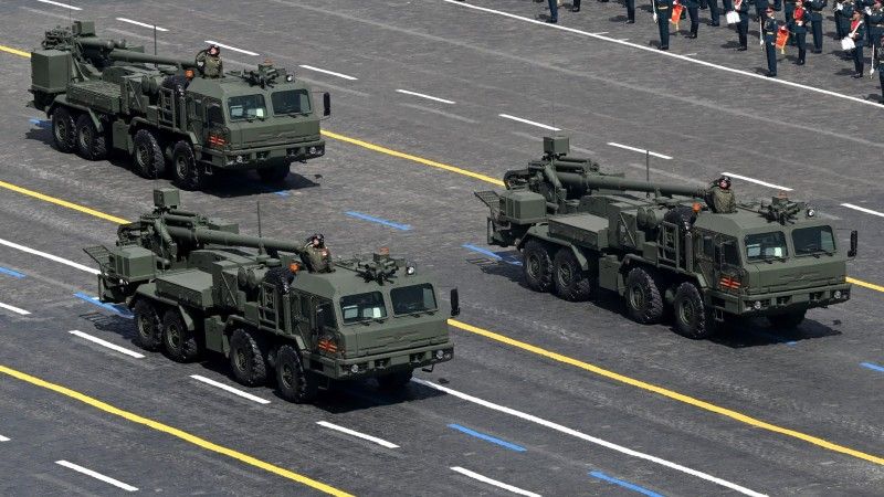 Armatohaubice 2S44 Hiacynt-K podczas parady zwycięstwa w Moskwie w 2025 roku.