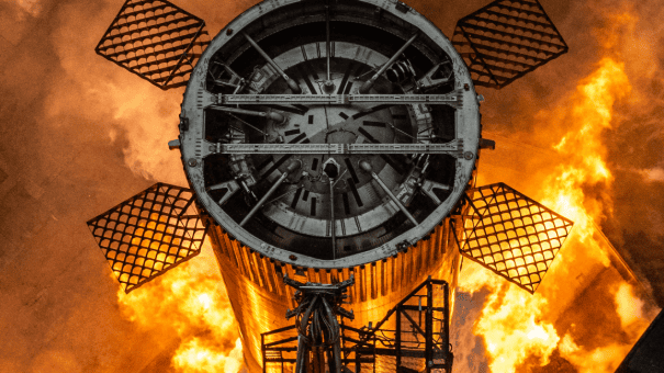 Super Heavy w trakcie static fire.