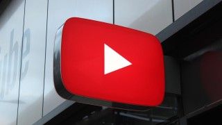 Zmyślone historie opowiadane przez AI na YouTube to nie tylko zjawisko widoczne w Polsce. Ekspert Stowarzyszenia Demagog wskazuje, że warto weryfikować sensacyjne informacje.