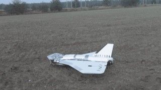 Rosyjski dron typu Gerbera znaleziony na polu w okolicy wsi Cześniki