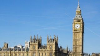 Brytyjskie Ministerstwo Obrony podpisało wartą 400 mln funtów umowę z Googlem dot. usług chmurowych dla wojska. Dlaczego zdecydowano się na taki krok?