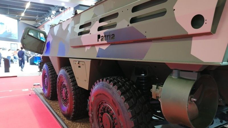 Kołowy transporter opancerzony Patria 6x6 podczas targów MSPO 2025.