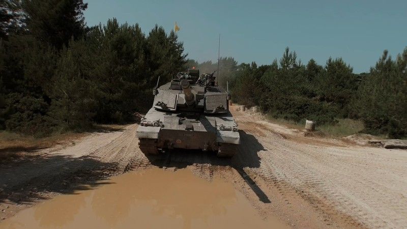 Challenger 3 chroniony jest przez modułowy system pancerza specjalnego, składający się z zasadniczych modułów pancerza Farnham, oraz zewnętrznych modułów pancerza Epsom.