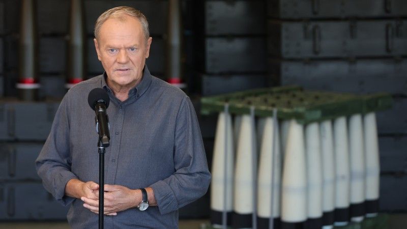 Donald Tusk w zakładzie Dezamet