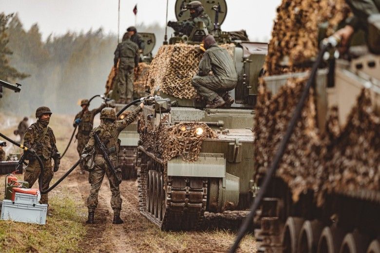 Armatohaubice K9A1 należące do 18 Dywizji Zmechanizowanej podczas tankowania na ćwiczeniach Żelazna Brama 25.