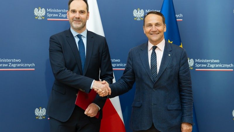 Minister Radosław Sikorski i wiceminister Ignacy Niemczycki.