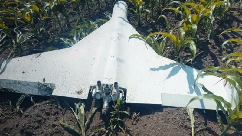 Rosyjski dron „Delta”, zdolny do przenoszenia głowicy bojowej o wadze 15 kg, strącony przez ukraińskiego drona przechwytującego