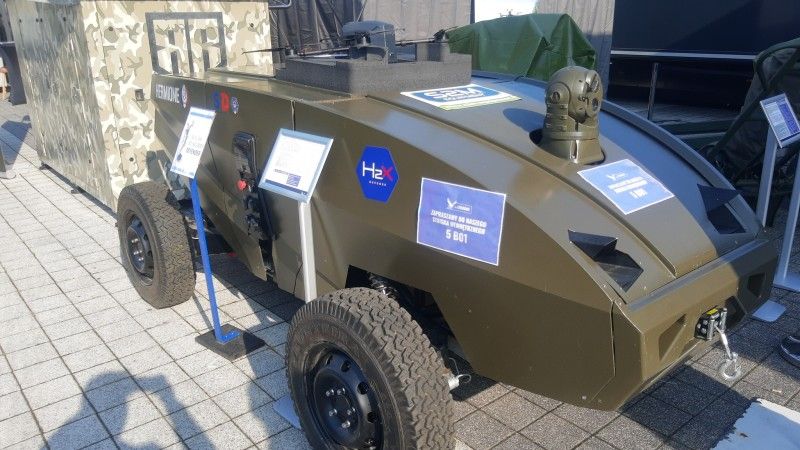 Bezzałogowy pojazd lądowy Hermione na targach MSPO 2025.
