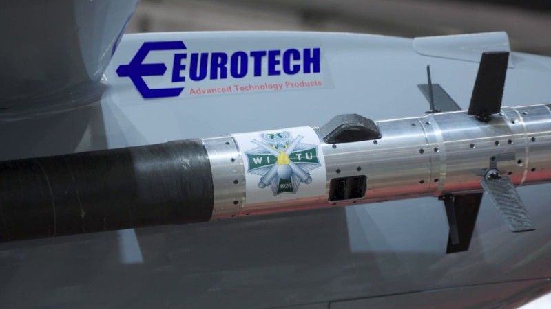 Rakieta przeciwlotnicza kal. 105 mm od WITU podczepiona pod dron Hasta.