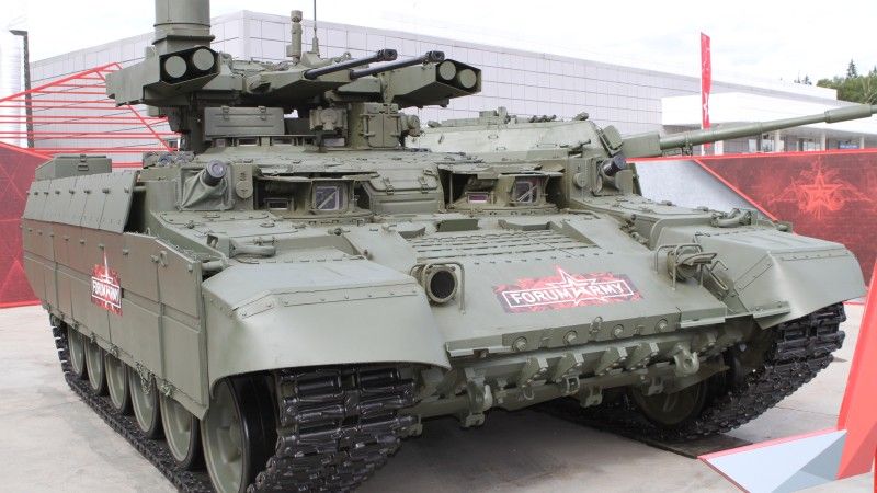 BMPT już w docelowej konfiguracji produkcyjnej, wyposażony między innymi w zmodyfikowane wyrzutnie pocisków Ataka-T z dodatkowymi osłonami balistycznymi.
