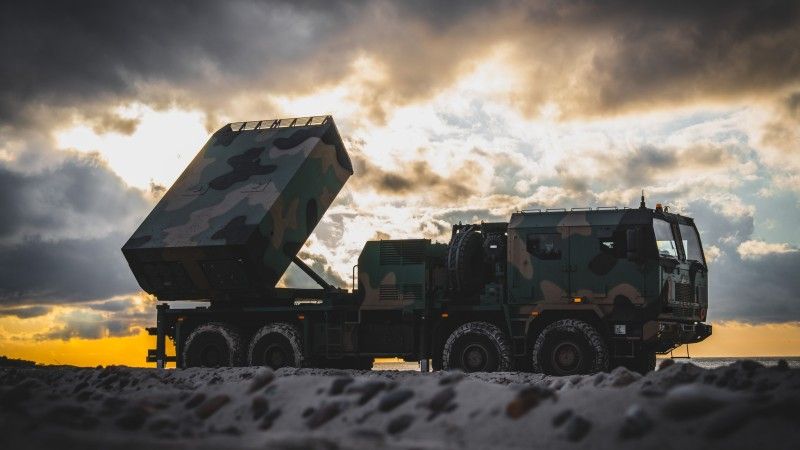 Wieloprowadnicowa wyrzutnia rakietowa Homar-K podczas ćwiczeń Żelazny Obrońca-25.