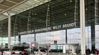 Piątkowe problemy na europejskich lotniskach spowodowało ransomware - poinformowała ENISA. Wiadomo również, systemy którego producenta zostały dotknięte przez cyberatak.