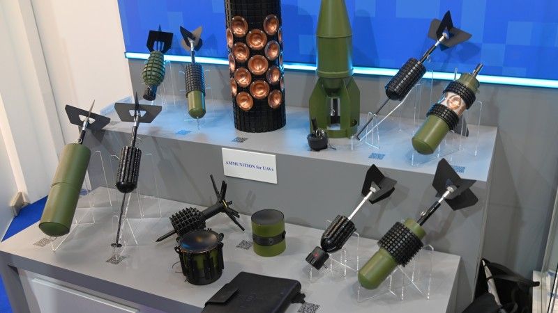 Amunicja dla dronów nie jest wprowadzana do polskich Sił Zbrojnych. Na zdjęciu amunicja prezentowana przez ukraiński przemysł na targach MSPO 2025 w Kielcach