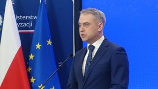 Sprawa rosyjskich dronów pokazała, jak bardzo potrzebujemy broni do walki z dezinformacją - wskazał wicepremier Krzysztof Gawkowski. Według szefa resortu cyfryzacji, ma w tym pomóc wdrożenie DSA.