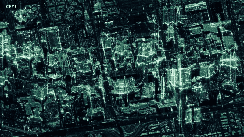 Obraz wygenerowany przez radar z syntetyczną aperturą zastosowany w mikrosatelicie ICEYE.