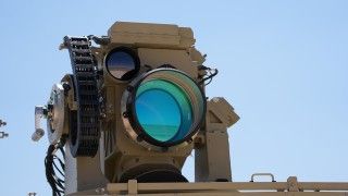 Laserowy system przeciwlotniczy Iron Beam 450.