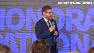 Polska może być jednym z pierwszych krajów, który wdroży europejski portfel tożsamości cyfrowej. Złożenie założeń zapowiedział wiceminister cyfryzacji Dariusz Standerski.