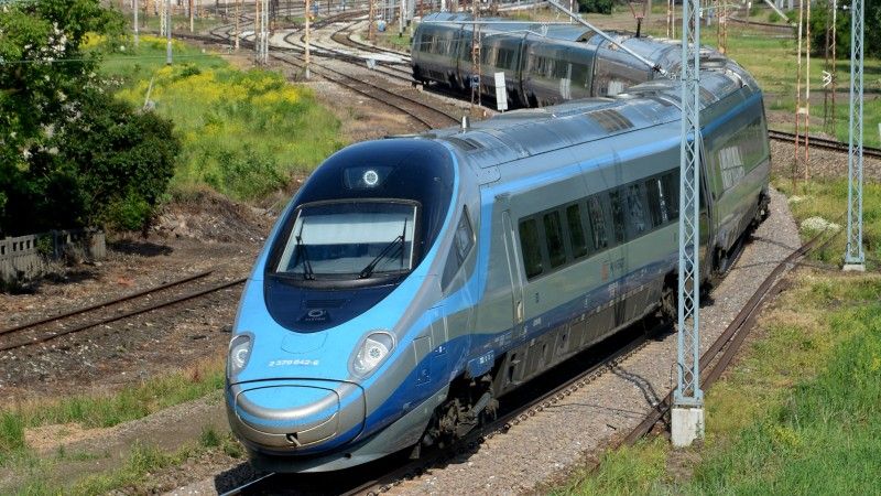 Cyberbezpieczeństwo jest coraz częściej poruszaną tematyką w branży kolejowej. Jaką rolę w tym zakresie pełni Urząd Transportu Kolejowego?