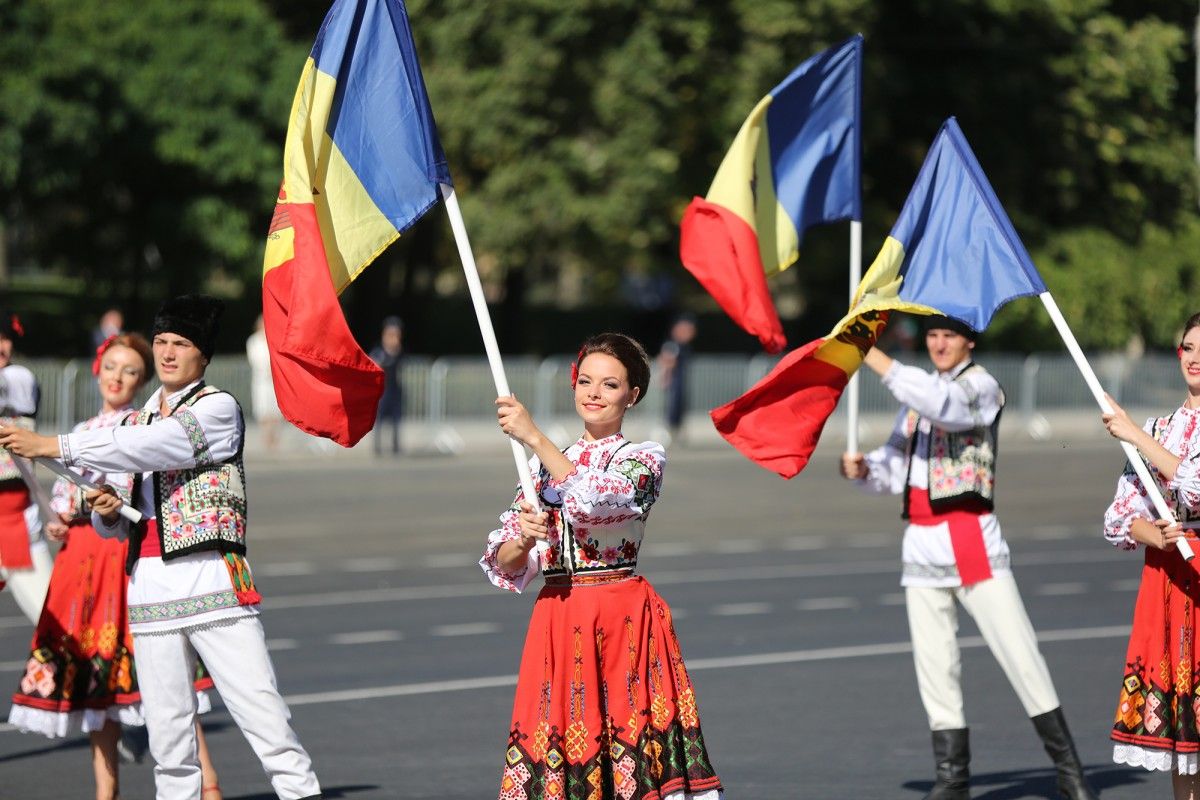 Moldova. EU – yes; CIS – no; Unirea – not this time