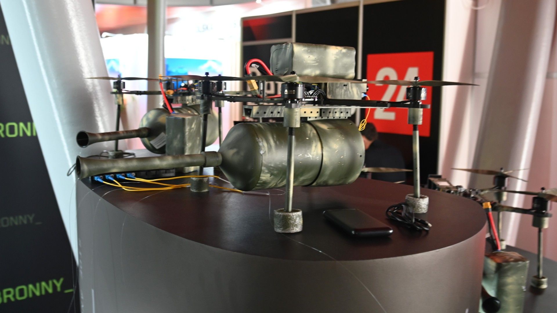 Drut kolczasty sposobem na drony światłowodowe