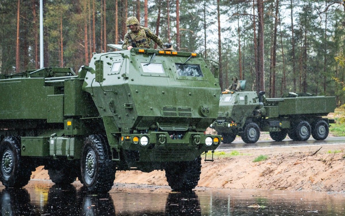 Estonia kupuje więcej HIMARS-ów. Rakietowy duet z Chunmoo