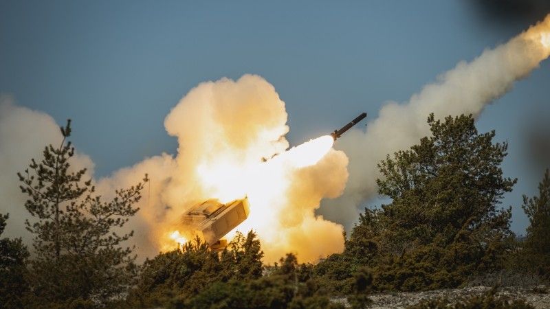 Estońska wyrzutnia rakietowa M142 HIMARS.