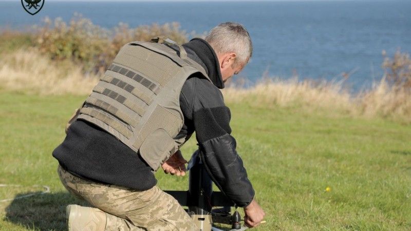 Ukraiński dron przechwytujący STING przygotowywany do startu w Dani