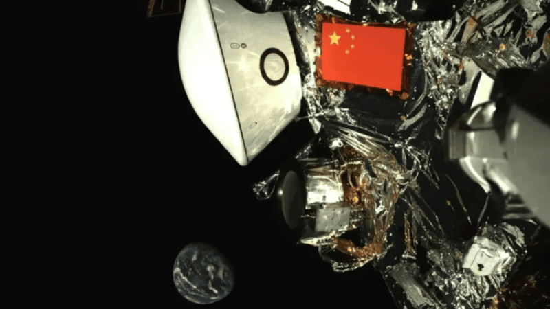 Zdjęcie "selfie" sondy Tianwen-2 z Ziemią w tle.