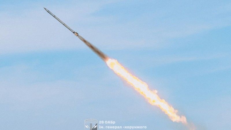 Pocisk rakietowy od wyrzutni BM-27 Uragan.