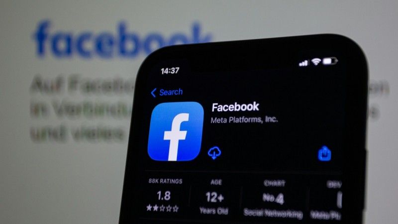 Reklamy zamieszczane przez oszustów na Facebooku składają się z kilkudziesięciominutowych filmów przedstawiających zdjęcie pewnego przedmiotu. Czy to sposób na ominięcie zabezpieczeń Mety?