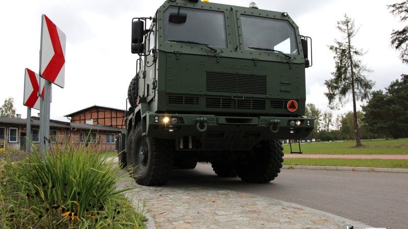 Zestaw transportowy Jak należący do 1. Pomorskiej Brygady Logistycznej.