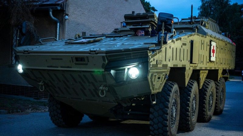 Słowacki wóz ewakuacji medycznej na bazie transportera Patria AMX XP.
