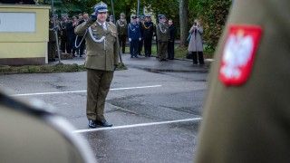 Płk Sławomir Gawron, Komendant Centrum Wsparcia Systemów Dowodzenia SZ, podczas uroczystości.