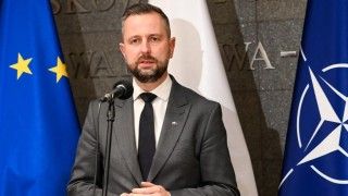 Wicepremier, szef MON Władysław Kosiniak-Kamysz przed wylotem do Brukseli na spotkanie ministrów obrony państw NATO