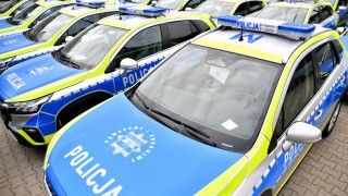 Ministerstwo Cyfryzacji uspokaja i wskazuje, jak wojsko, policja i inne służby mundurowe mogą rejestrować nowe pojazdy.