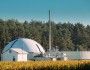 mała biogazownia obok lasu