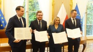 AI może być szansą dla administracji - stwierdzili uczestnicy panelu dotyczącego cyfryzacji administracji. Czy czekają nas Cyfrowe Bliźniaki w kolejnych sektorach gospodarki?