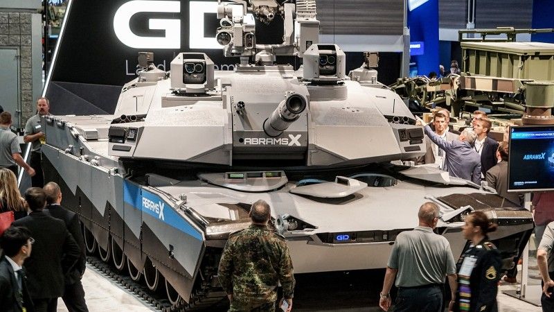 Demonstrator technologii czołgu AbramsX podczas targów AUSA 2022. Być może część z pokazanych w nim technologii pojawi się w M1A3.