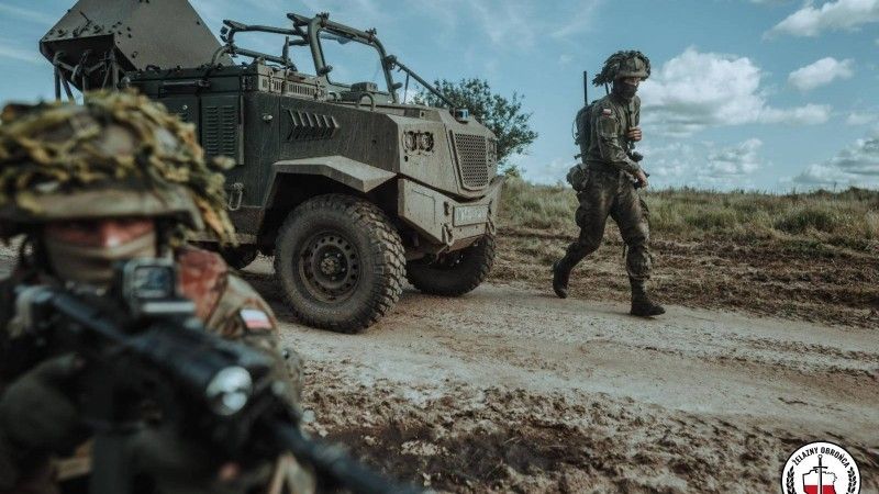 Pojazd minowania narzutowego PMN Bluszcz podczas ćwiczeń Żelazny-Obrońca-25.