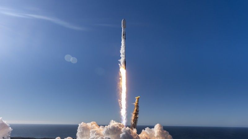 Start rakiety Falcon 9 z bazy Vandenberg