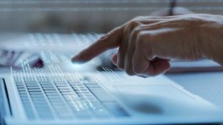 Rząd przyjął projekt ustawy obejmujący wdrożenie unijnego rozporządzenia o zarządzaniu danymi. Co dokładnie oznacza ten dokument i jakie kroki zostaną teraz podjęte?