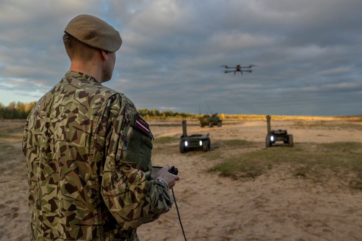 Na Łotwie dron spadł do jeziora i eksplodował