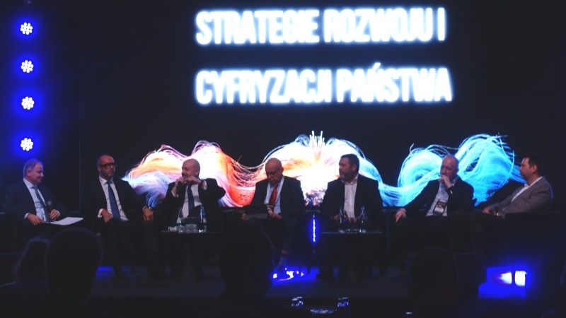 Podczas Konferencji KIKE odbył się panel dotyczący strategii rozwoju i cyfryzacji państwa. Padły na nim m.in. słowa dotyczące dalszych prac nad dokumentem, który ujawniono w zeszłym roku.