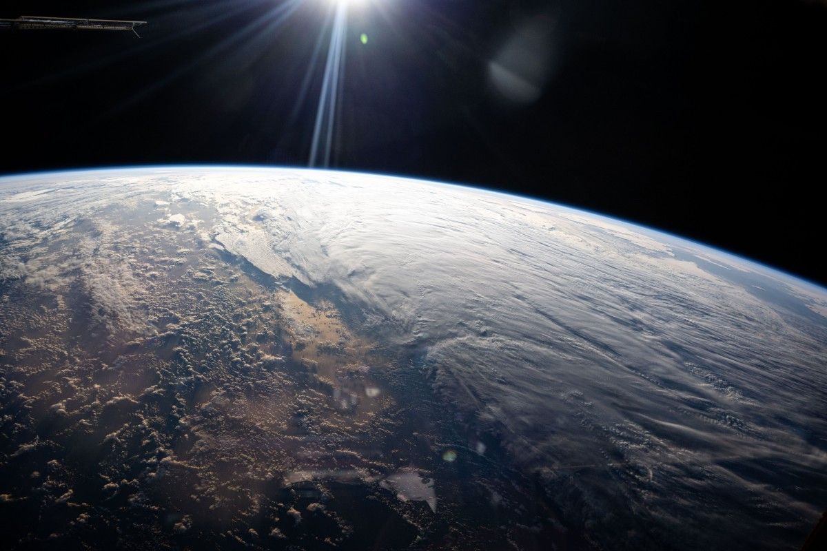 Posłowie pracują nad kosmiczną ustawą. Co to oznacza dla firm? [WYWIAD]