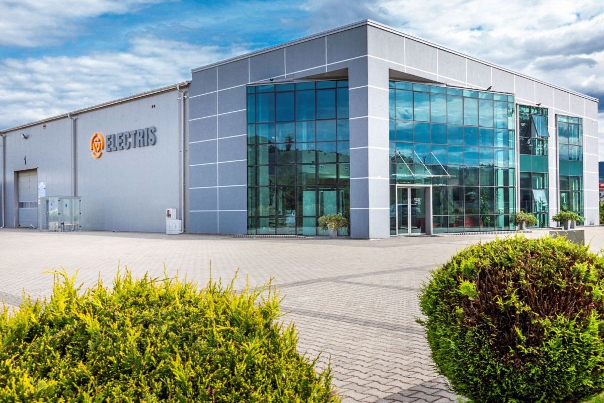 Automatyczna galwanizernia i rozwój usług montażu rozdzielnic w firmie Electris