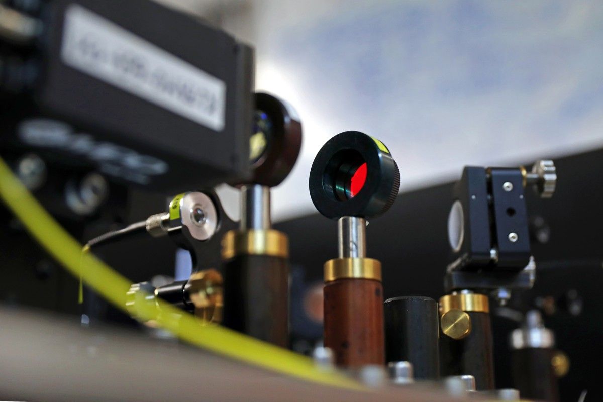 Kwantowe technologie satelitarne. Naukowcy UMK o przyszłości komunikacji